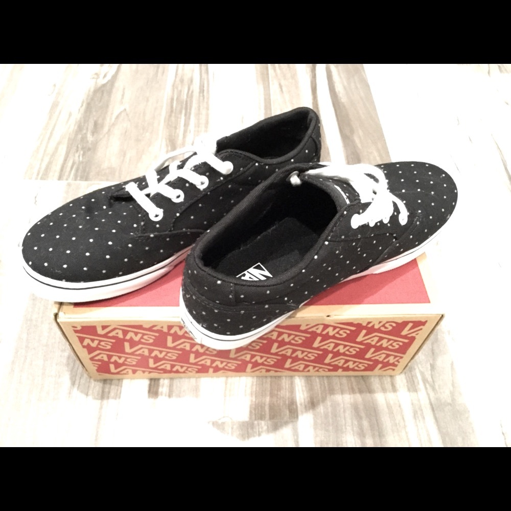 Vans Mini studded detail sneakers are a rare find🛍 Also fits Womans size 6 - Picture 7 of 7